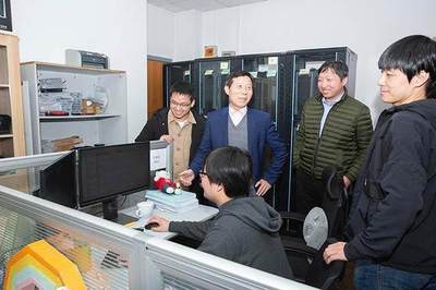 智慧防疫新突破 上海交大團隊為騰訊健康碼開發人臉識別技術，榮獲上?？萍歼M步特等獎